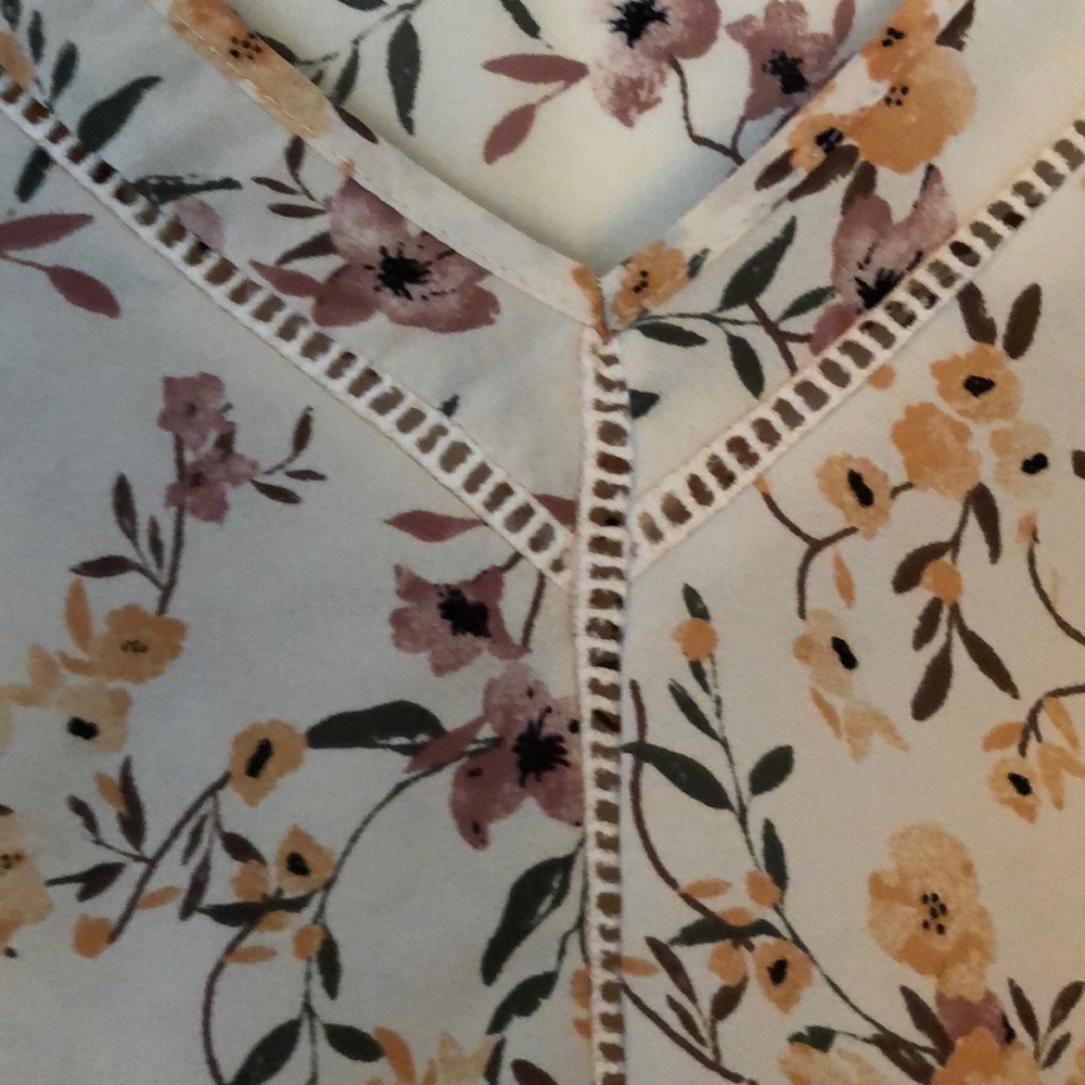 Floral top - Picture 3 of 5
